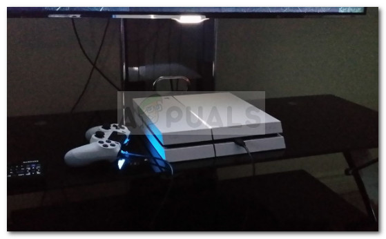 Plugging PS4 controler into PS4