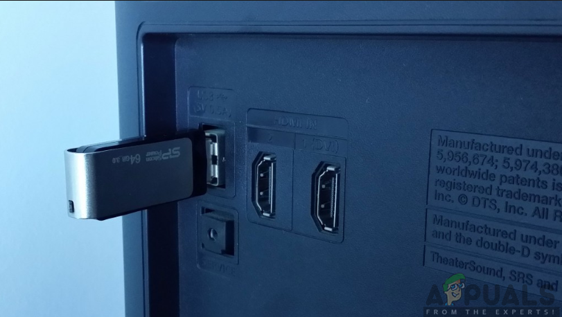 Inserting USB Drive into the TV