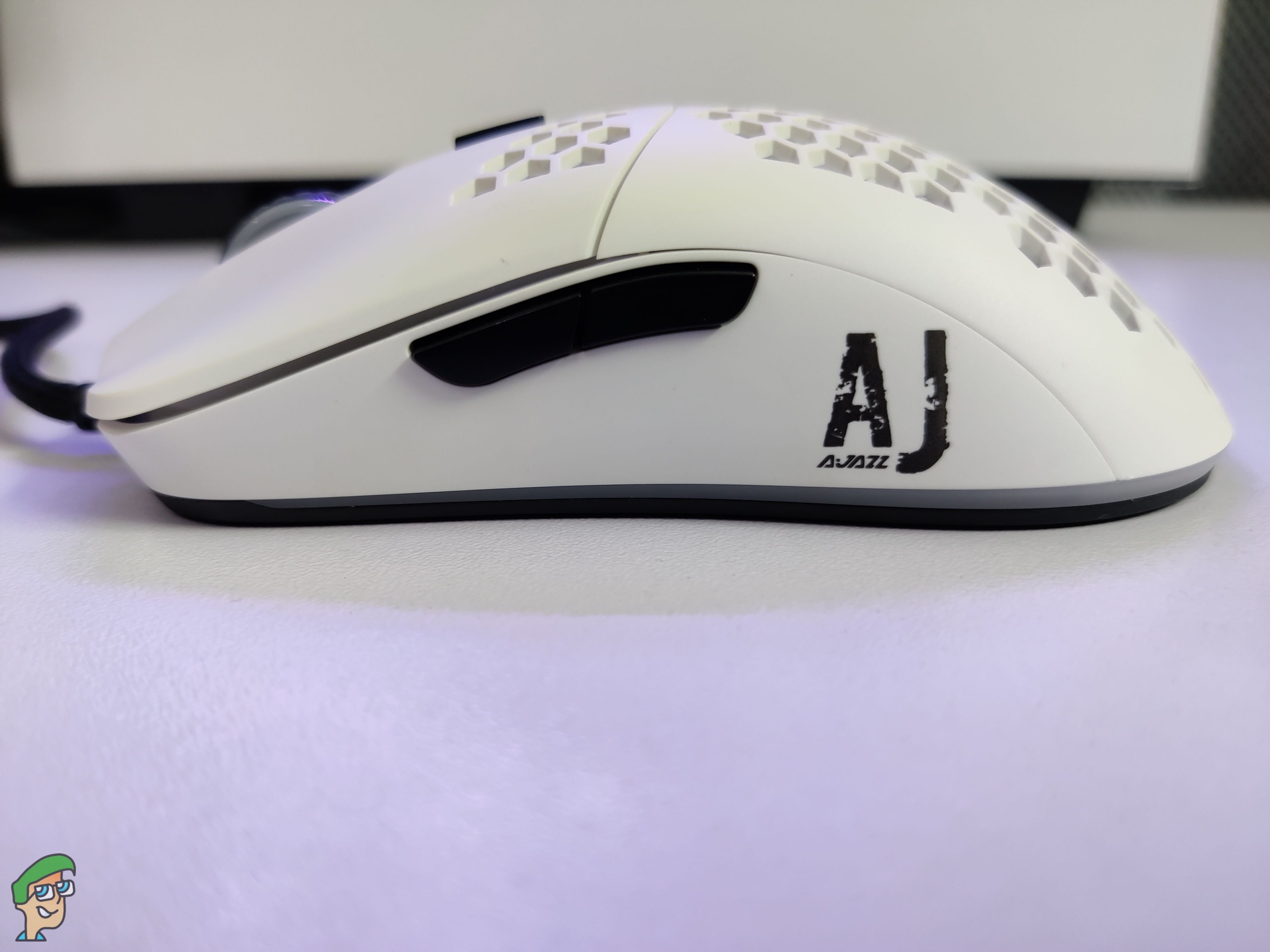 Ajazz AJ390 Lightweight Gaming Mouse Review