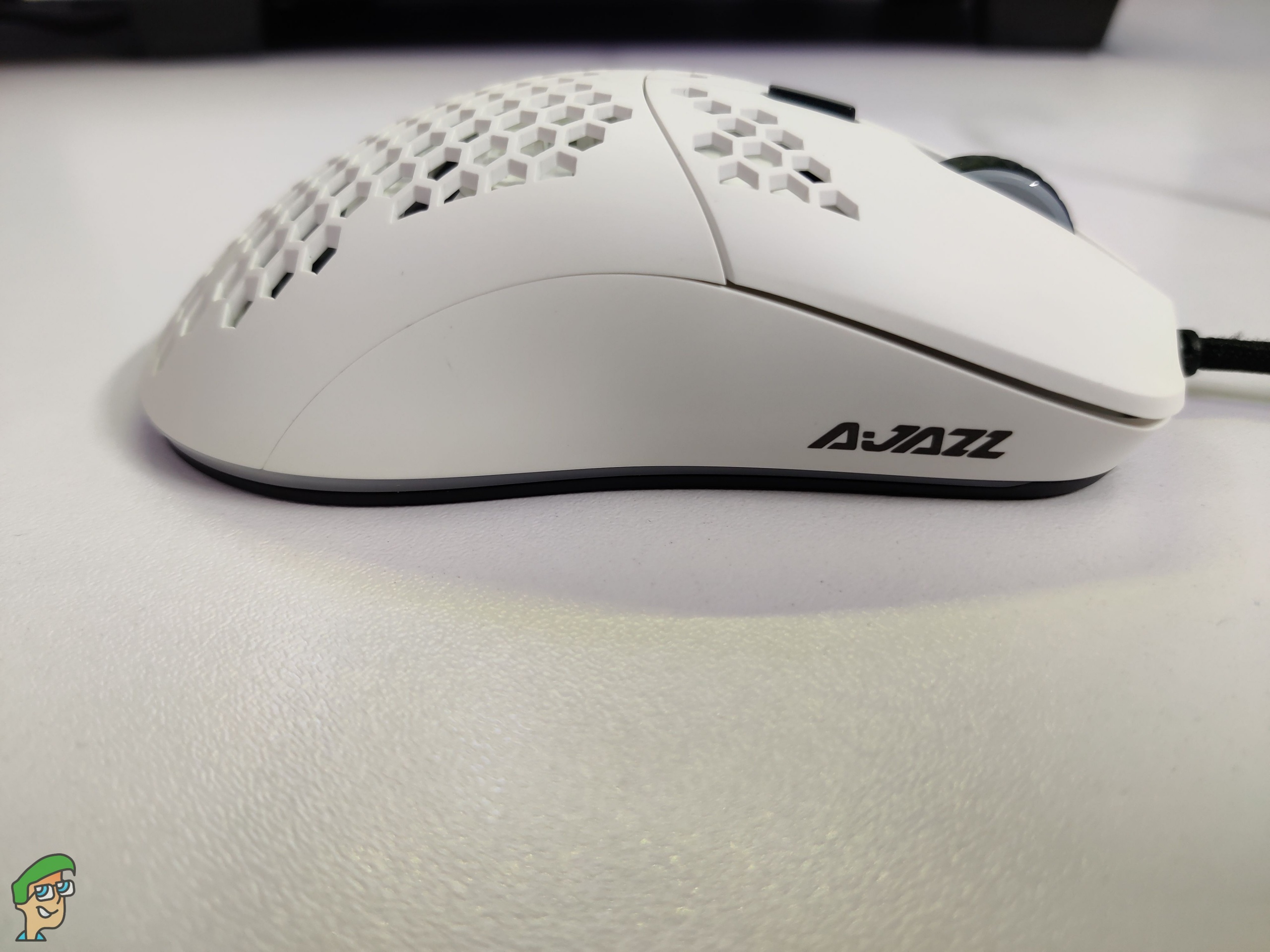 Ajazz AJ390 Lightweight Gaming Mouse Review