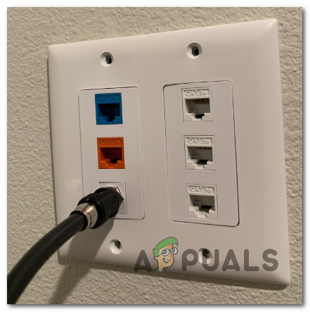 Checking the cable and wall-jack connections