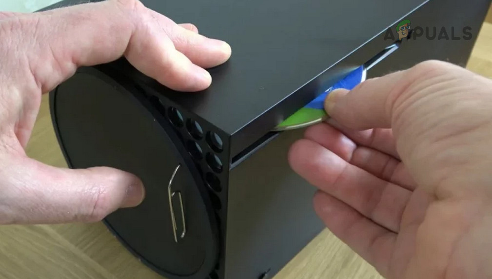 Hold On to the Disc When Inserting it into the Xbox