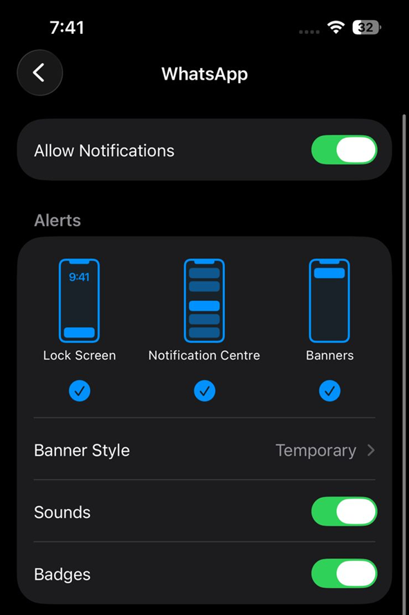 WhatsApp messages arriving only after the app is opened, with missing banners or sounds on Android and iPhone.