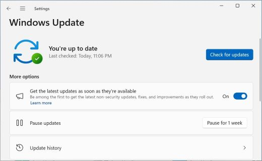Windows Update checking for updates before retrying Telegram Desktop.
