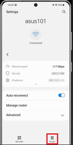Android Wi-Fi settings forgetting and reconnecting the network while fixing a Netflix connection error.